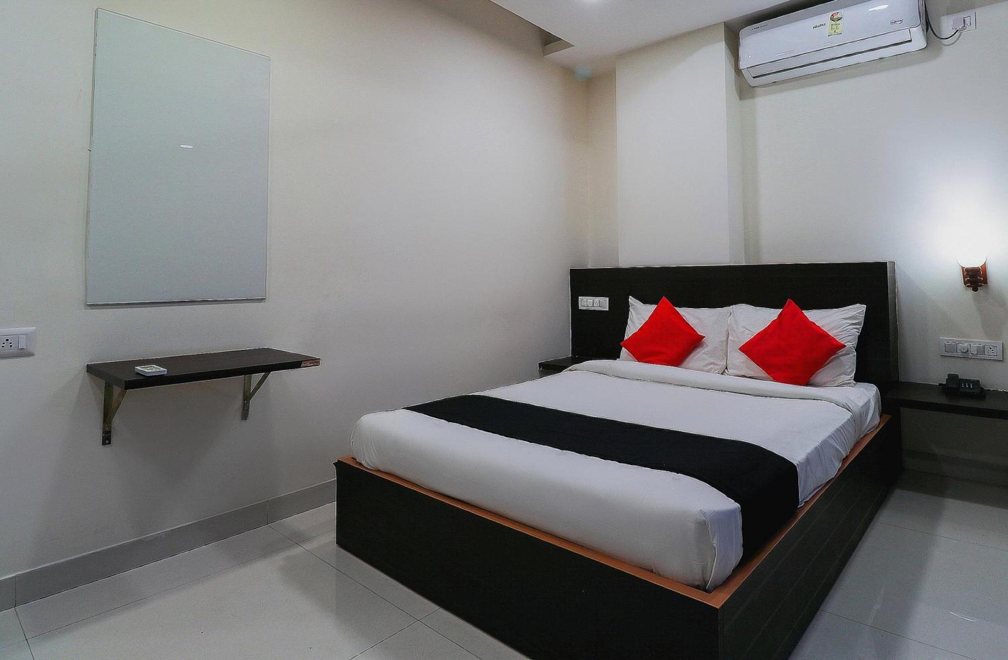Capital O Gn Suites Бангалор Екстериор снимка