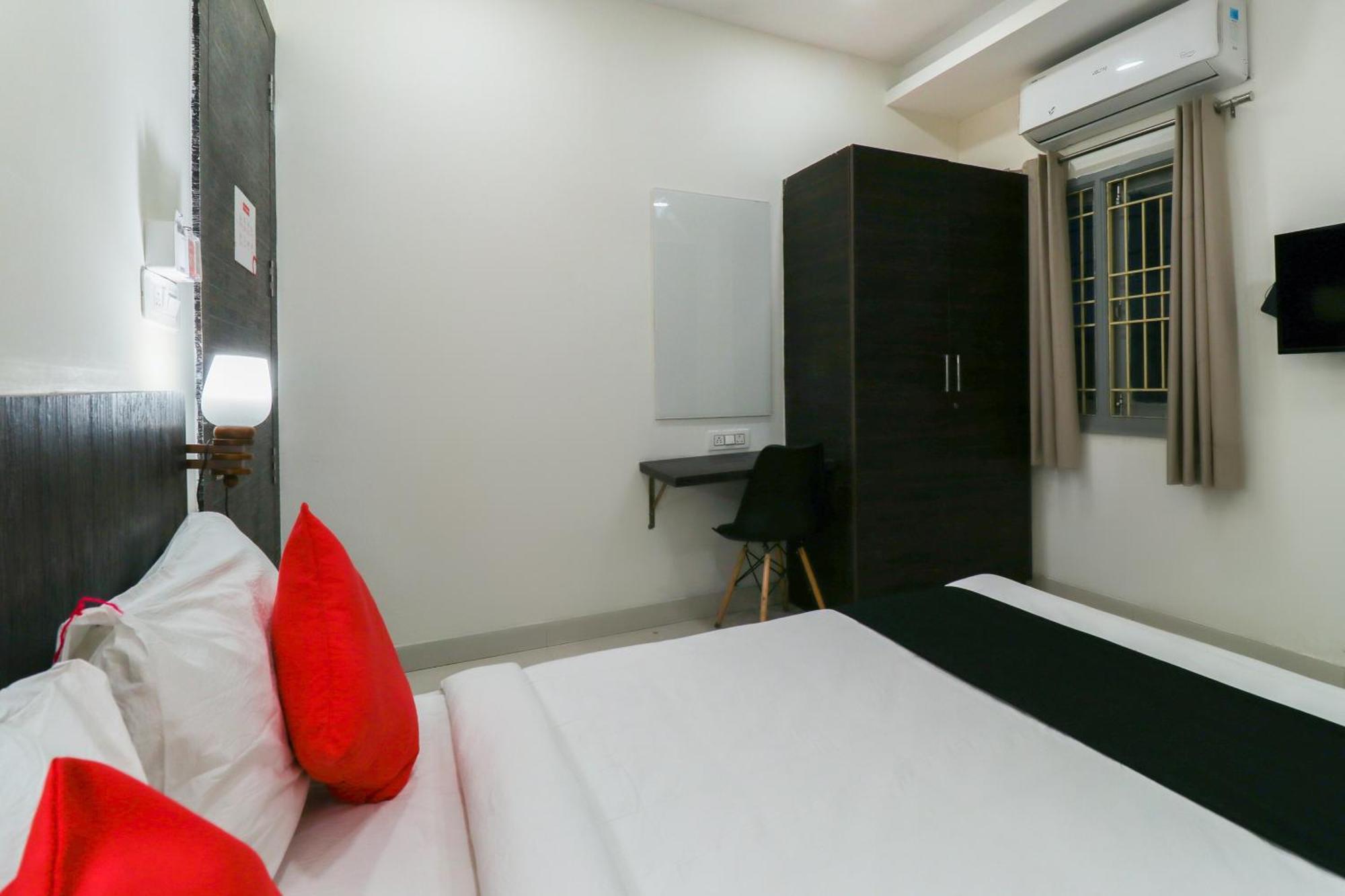 Capital O Gn Suites Бангалор Екстериор снимка