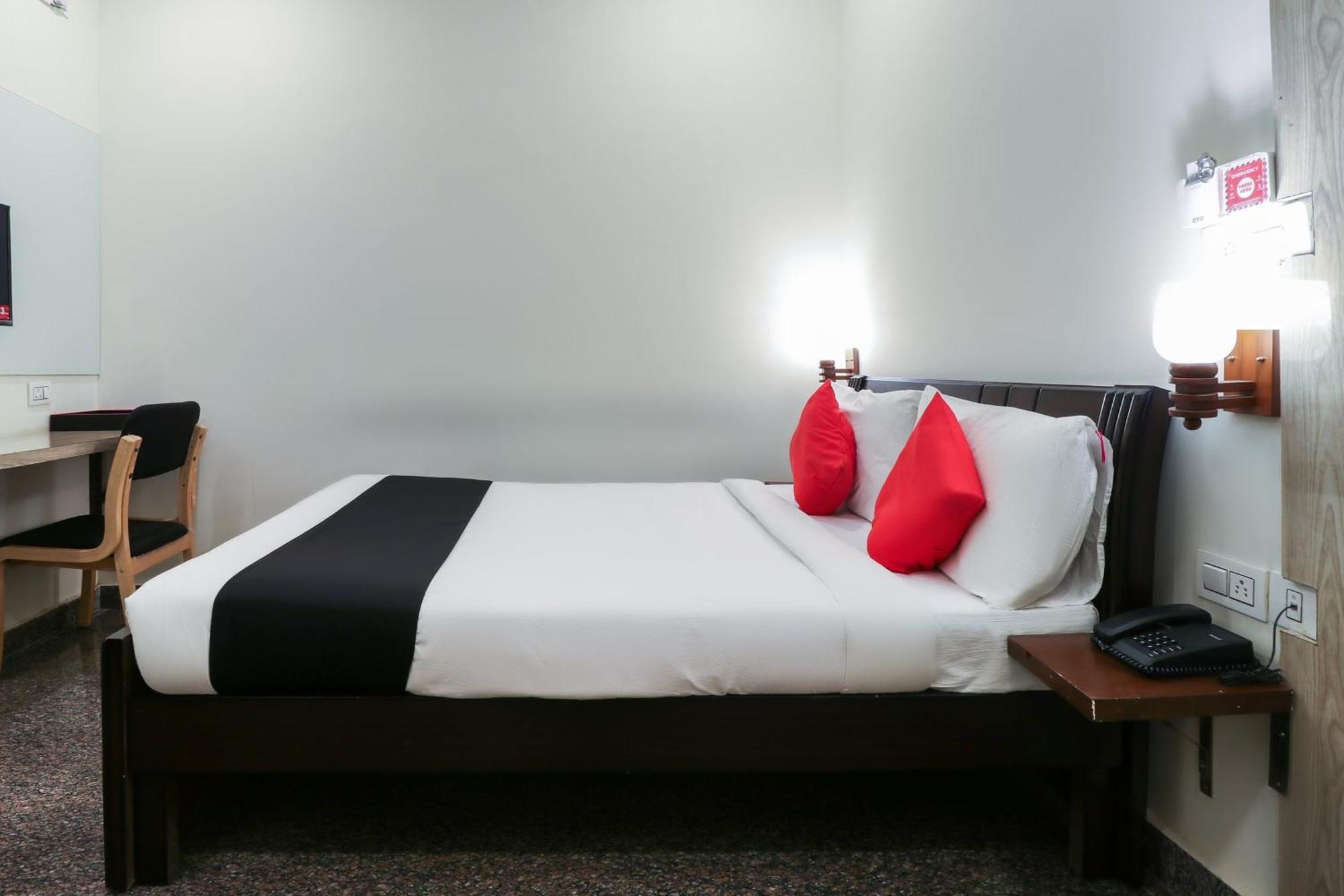 Capital O Gn Suites Бангалор Екстериор снимка