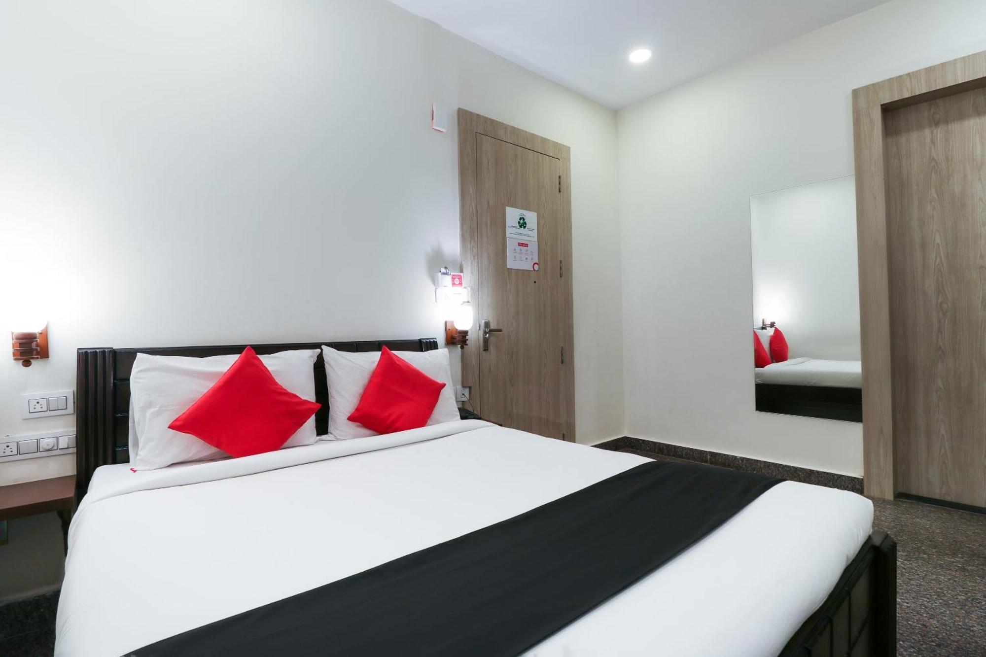 Capital O Gn Suites Бангалор Екстериор снимка