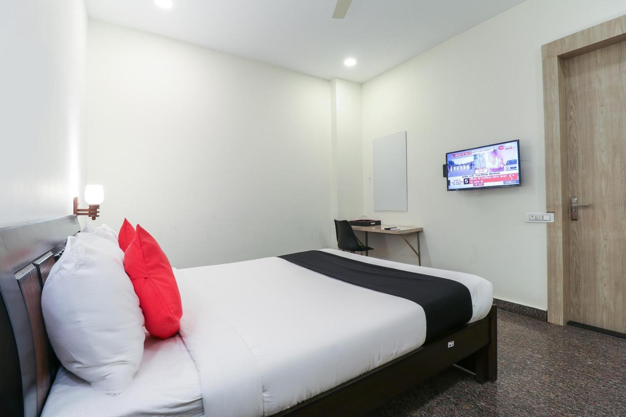 Capital O Gn Suites Бангалор Екстериор снимка
