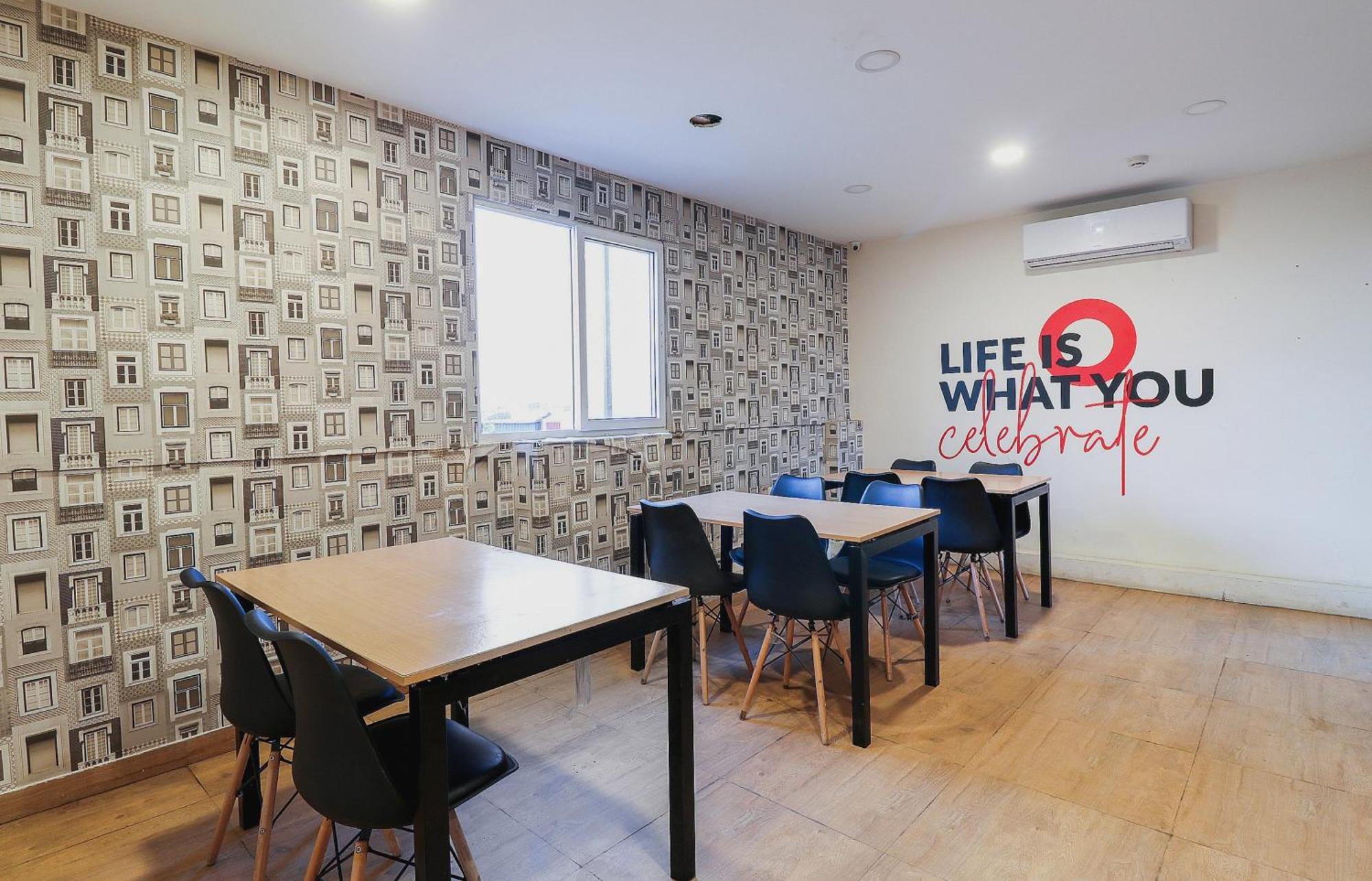 Capital O Gn Suites Бангалор Екстериор снимка