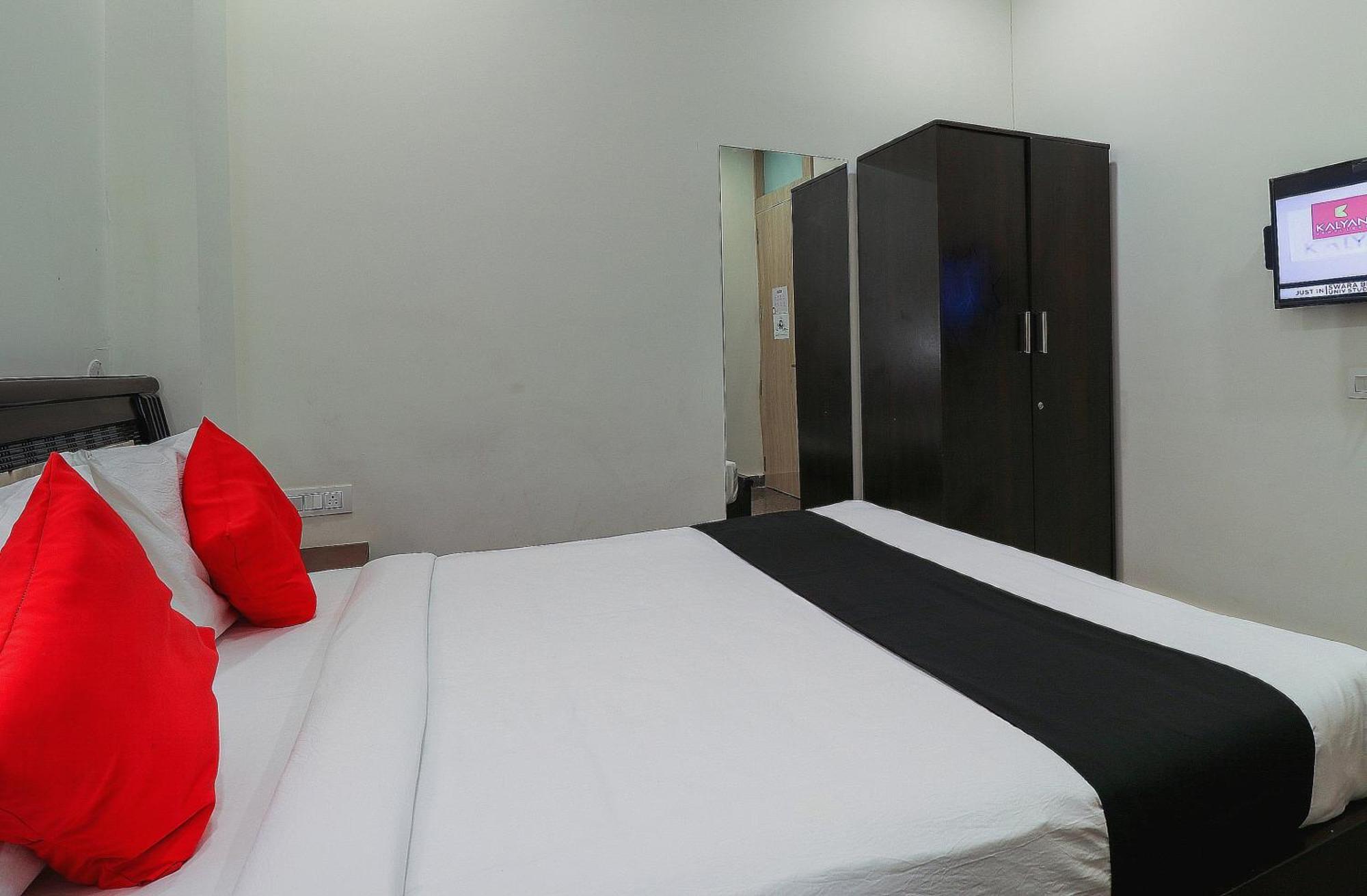 Capital O Gn Suites Бангалор Екстериор снимка