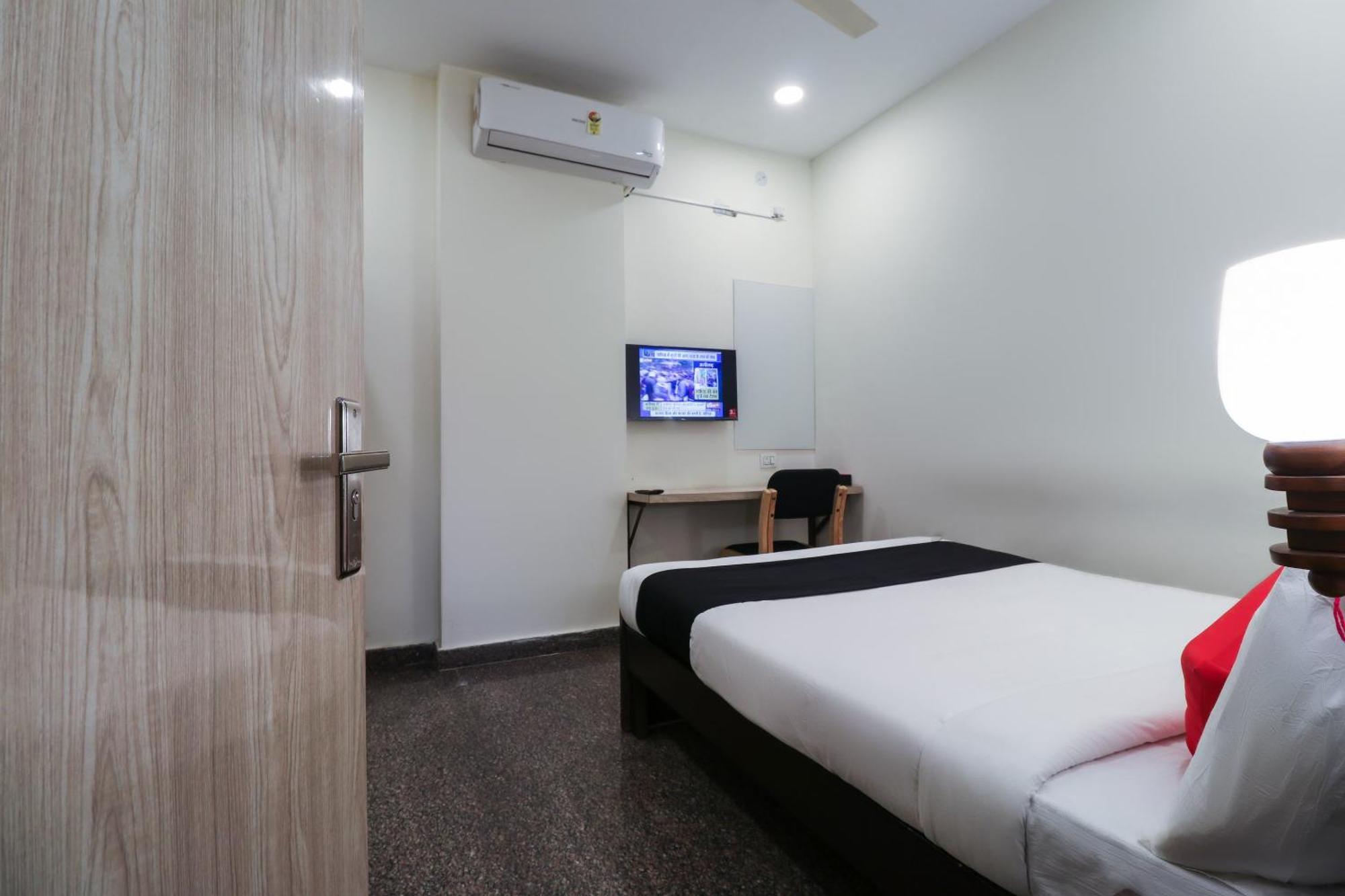 Capital O Gn Suites Бангалор Екстериор снимка
